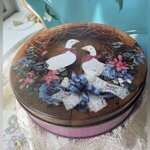 Vintage 90s Goose Print Round Tin Box Canister Farmhouse Cottagecore Grandmacore